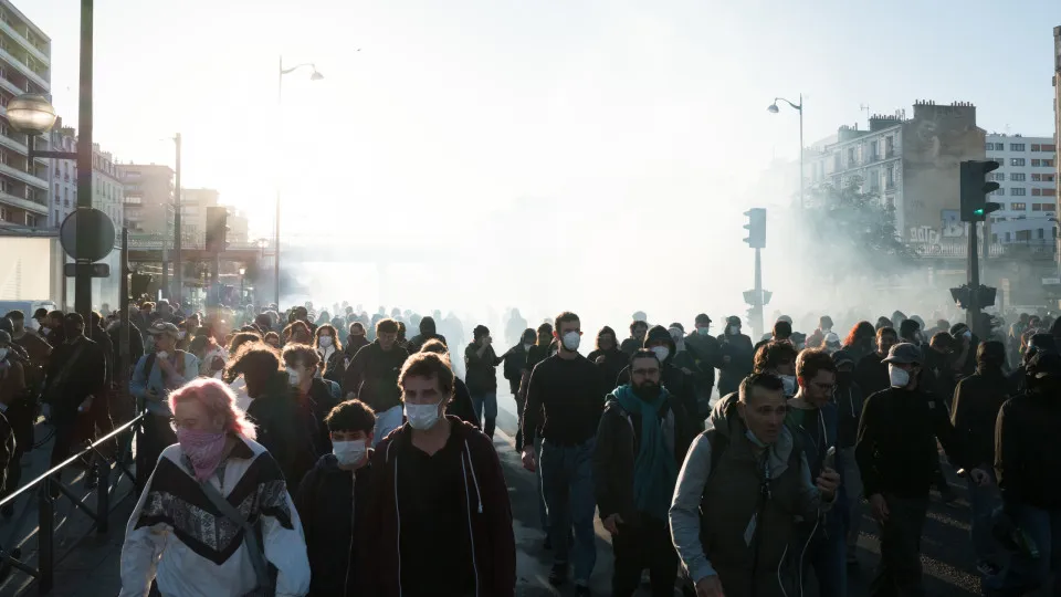 França regista pouca adesão a bloqueio total contra medidas do governo