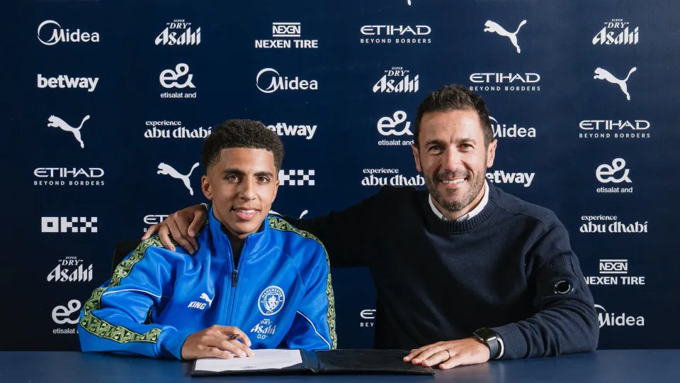 Oficial: Hugo Viana renova com pérola (não é Bernardo Silva) no City