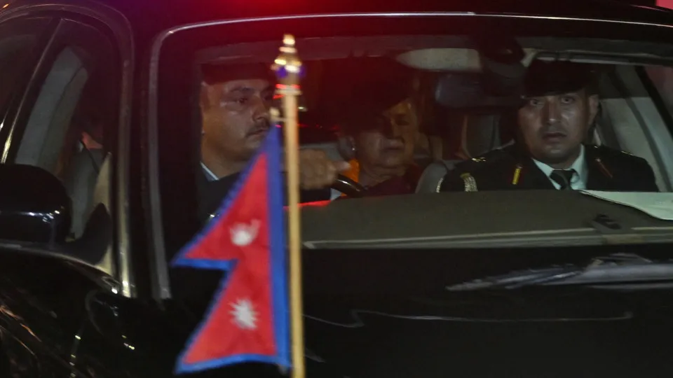 Sushila Karki toma posse como primeira-ministra interina do Nepal