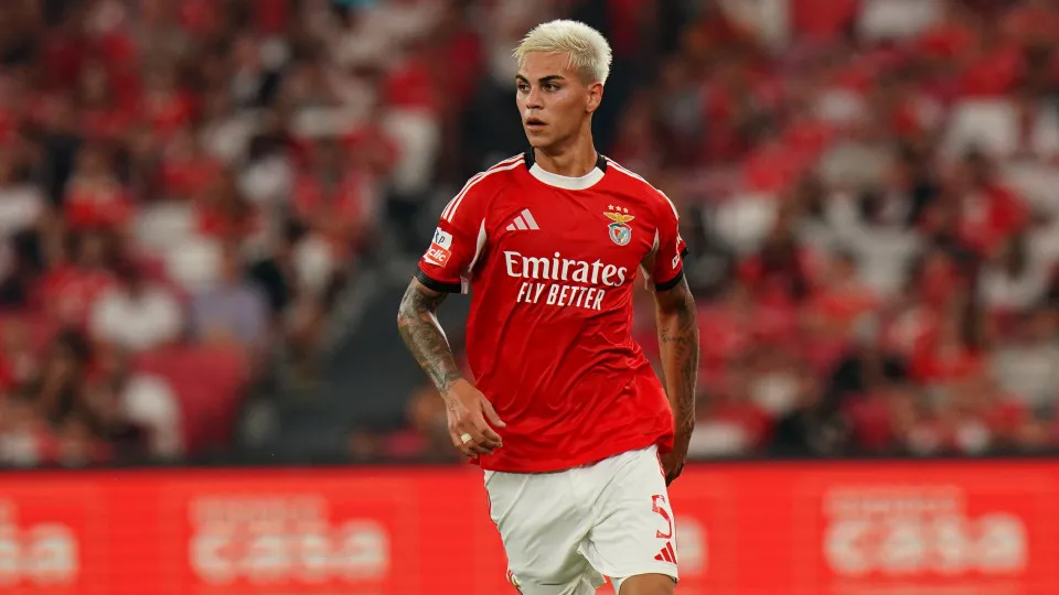 Quatro em quatro. Enzo Barrenechea enfrenta 'alerta amarelo' no Benfica