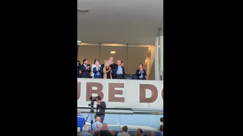 Puro lazer? Presença de José Mourinho no Dragão gera euforia nas bancadas