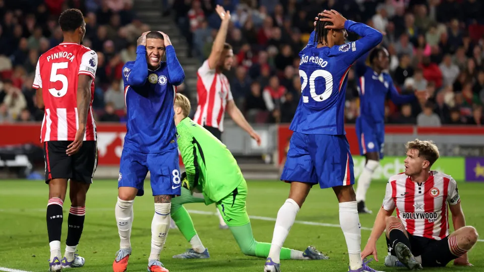 Drama até final. Fábio Carvalho 'empata' contas no topo para o Chelsea