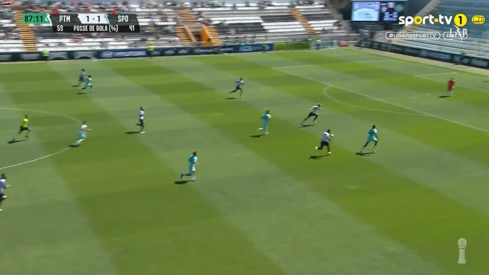 O golo de Salvador Blopa que deu a vitória ao Sporting B em jogo 'louco'