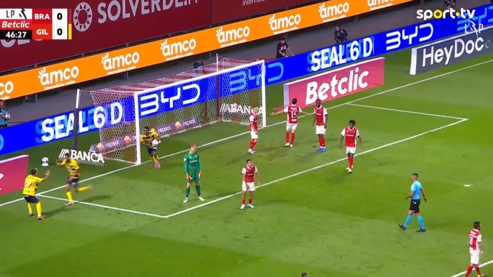 O golo do Gil Vicente que motivou assobiadela e lenços brancos em Braga