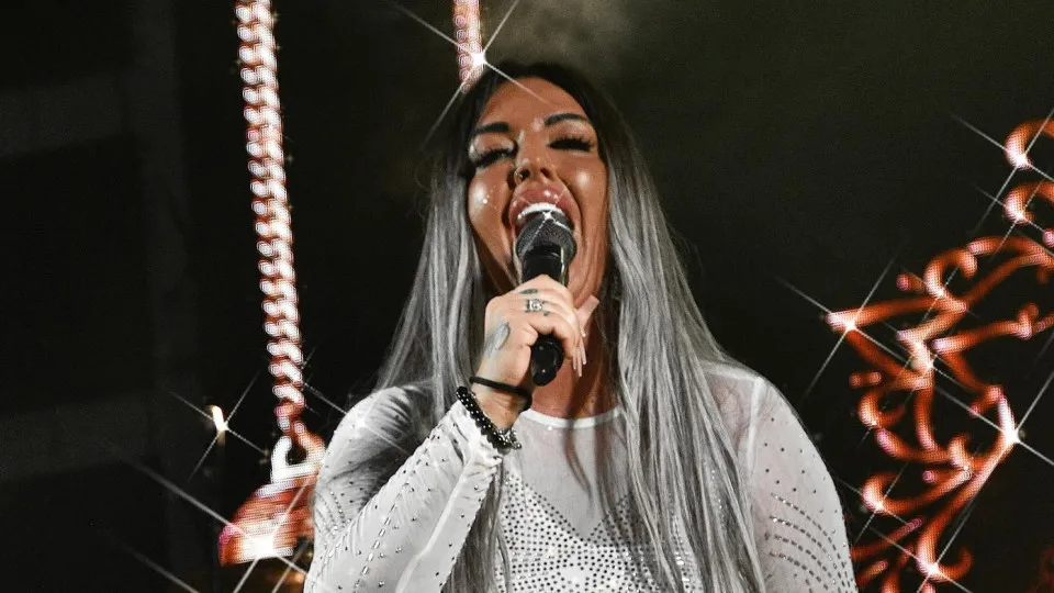 Cláudia Nayara "novamente no hospital" após operação de urgência