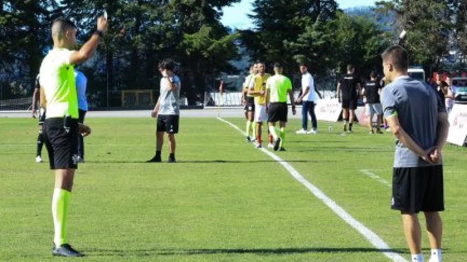 Adepto sente-se mal em jogo da Liga 3 e médicos recebem cartão... branco
