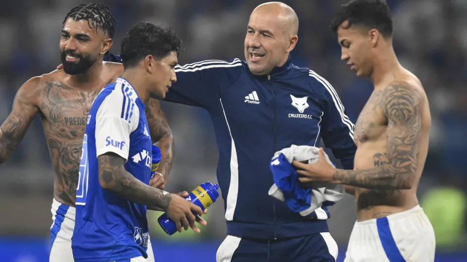 Cruzeiro 'mete a terceira'. Leonardo Jardim mantém-se na luta pelo título