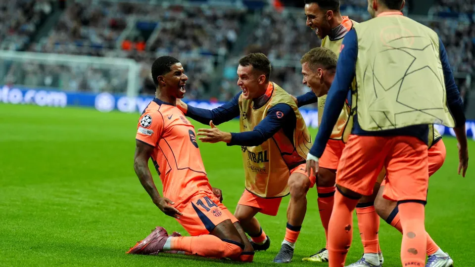 City leva a melhor no reencontro com KDB. Barcelona à boleia de  Rashford