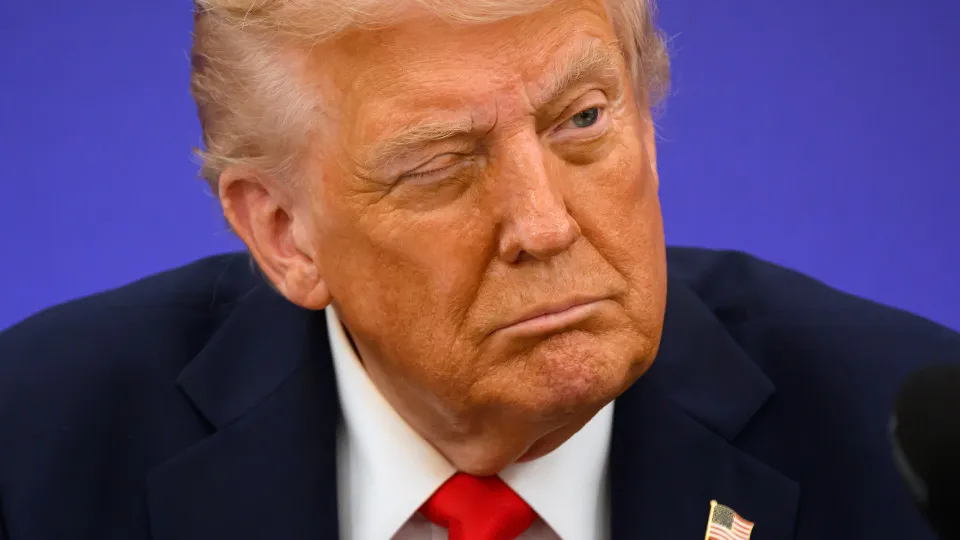 Trump nega conversações para preparar "mudança de regime" na Venezuela