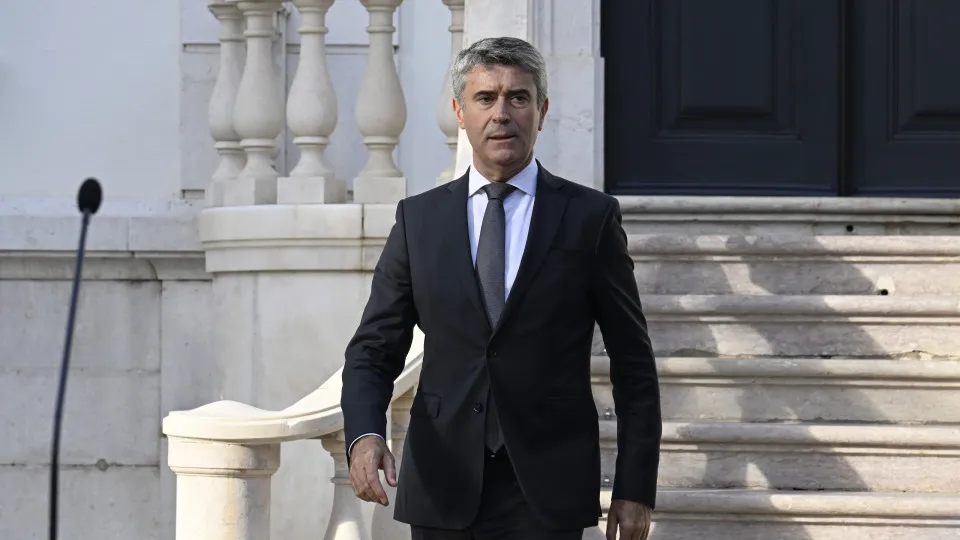 Carneiro acusa Governo de "oportunismo político" com lei dos estrangeiros