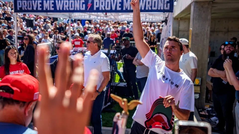 Charlie Kirk: Câmara dos Representantes aprova homenagem. Dezenas contra