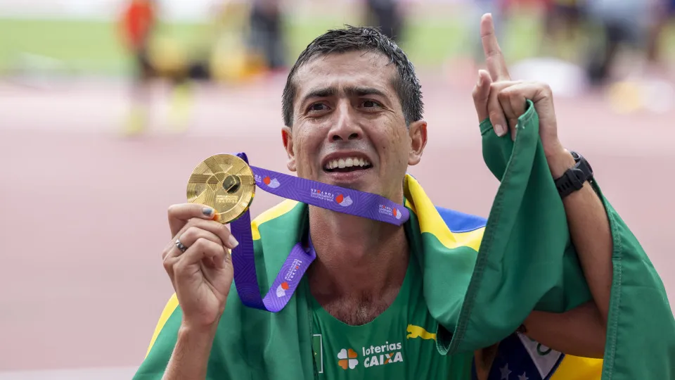 Caio Bonfim é campeão do mundo... com 'medo' da mulher: "Perdi a aliança"