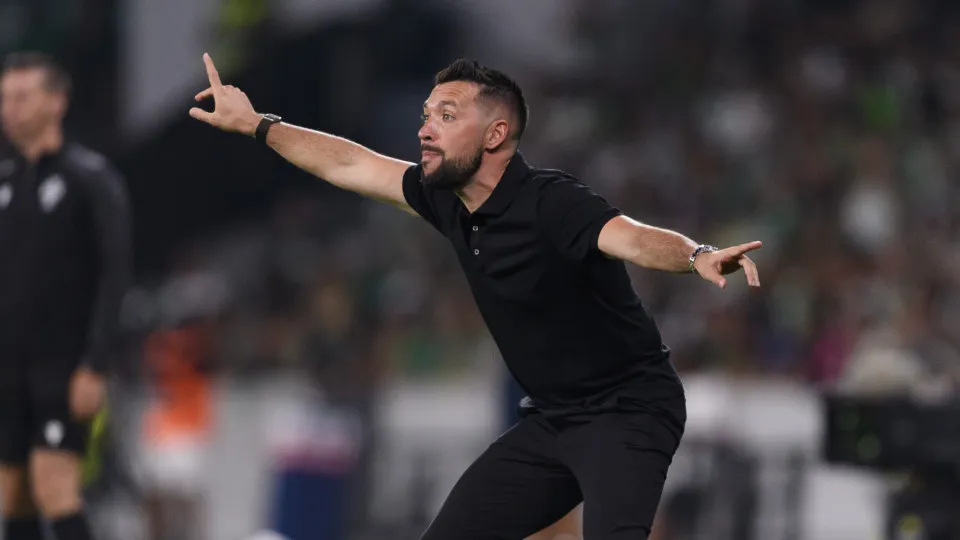 Francesco Farioli surpreende. Eis os onzes do Salzburgo-FC Porto