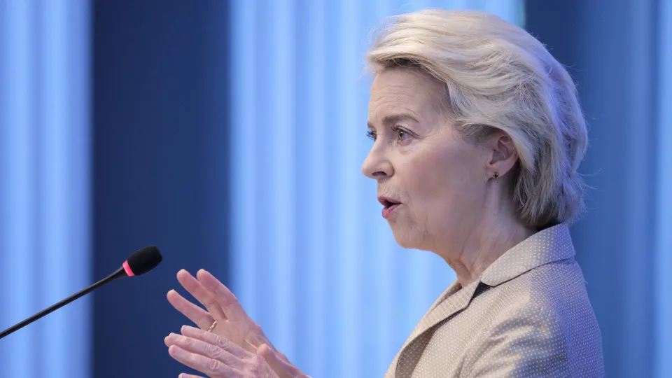 Presidente da Comissão Europeia condena violência contra ciganos na UE