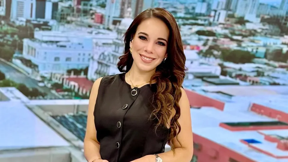 Apresentadora mexicana Debora Estrella morre em queda de avião