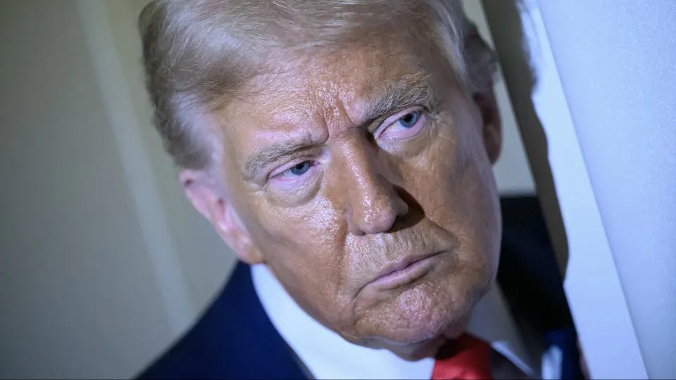 Paracetamol durante gravidez e autismo? Trump vai fazer "grande anúncio"