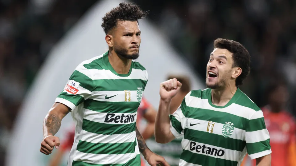 Penálti 'ajuda' Sporting vergar Moreirense e a manter pressão no FC Porto