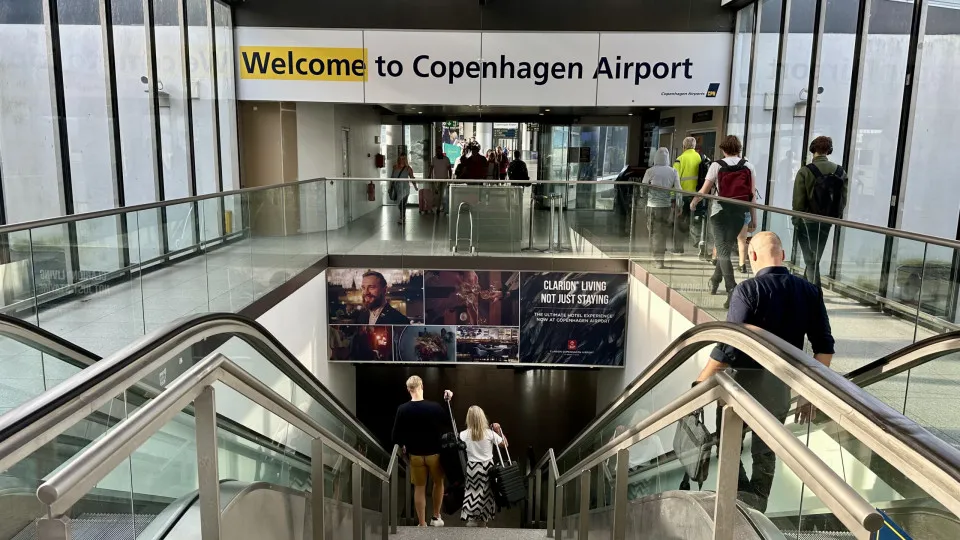 Retomadas operações no aeroporto de Copenhaga após incidente com drones