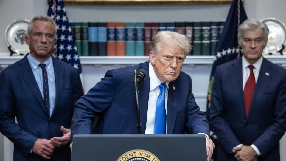 "Não tomem paracetamol". Anúncio "irresponsável" de Trump preocupa