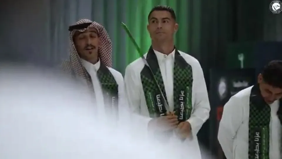 CR7, João Félix e Jorge Jesus de espada na mão no Dia da Arábia Saudita