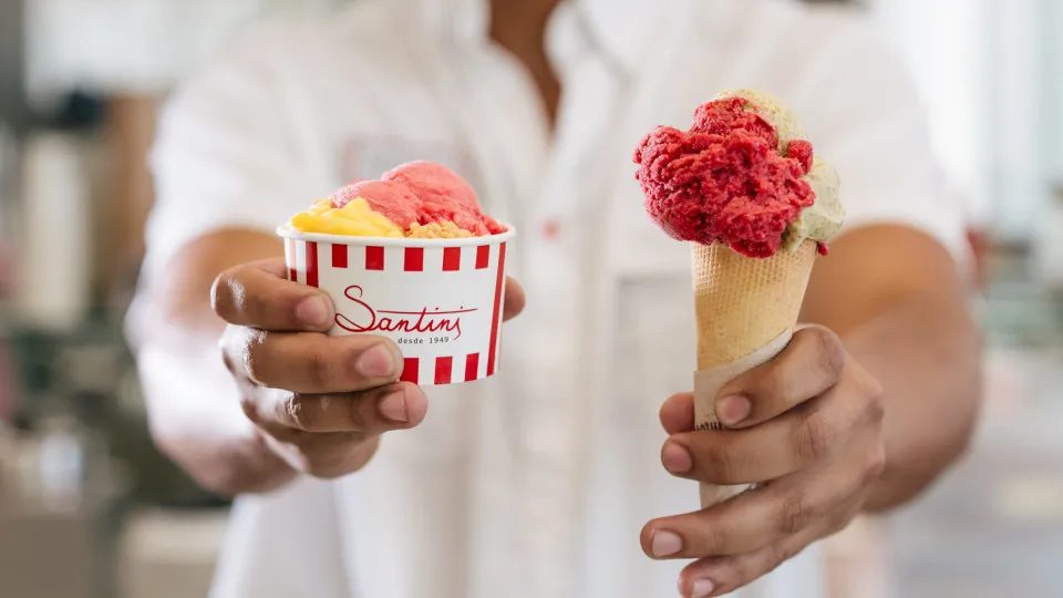 Esta semana, há gelados grátis na Santini. Vai escolher cone ou copo?