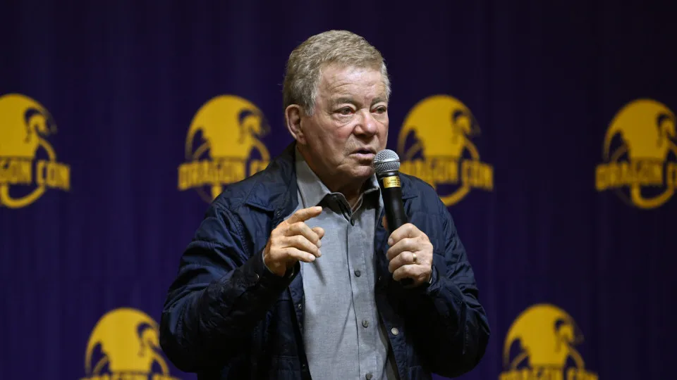 William Shatner, ator de 'Star Trek', levado de urgência para o hospital