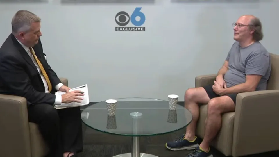 Durante entrevista na TV confessa homicídio dos pais e revela o motivo