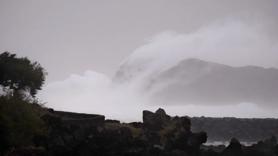 AO MINUTO: Gabrielle faz oito desalojados nos Açores; 103 ocorrências