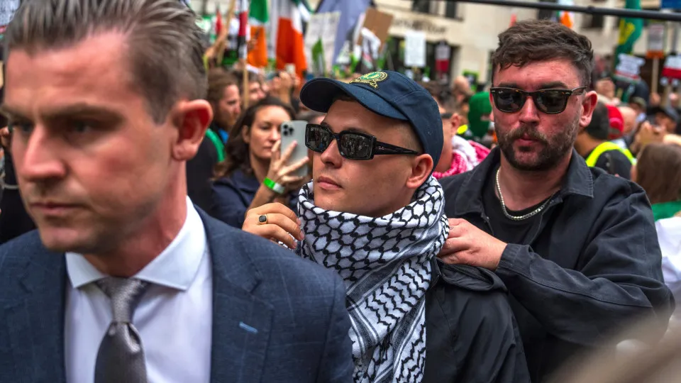 Erro processual leva justiça britânica a arquivar caso do rapper Mo Chara