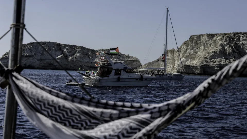 AI e Greenpeace apelam a Estados europeus que condenem ataques a flotilha