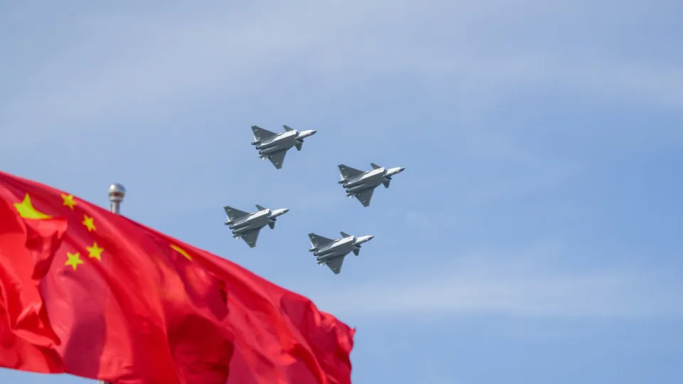 Chen gravou "da sua janela" aviões militares. Agora pode ir preso 10 anos