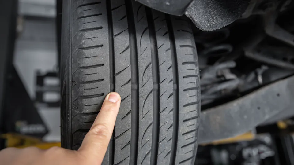 Troca de pneus: Deve ou não comprar pneus usados?
