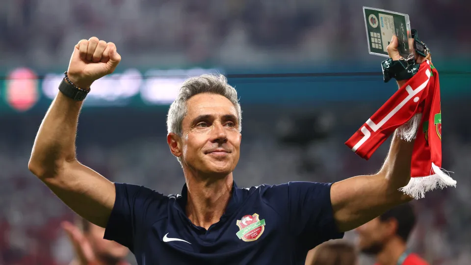 Shabab Al Ahli, de Paulo Sousa, bate Al Ittihad na Champions asiática