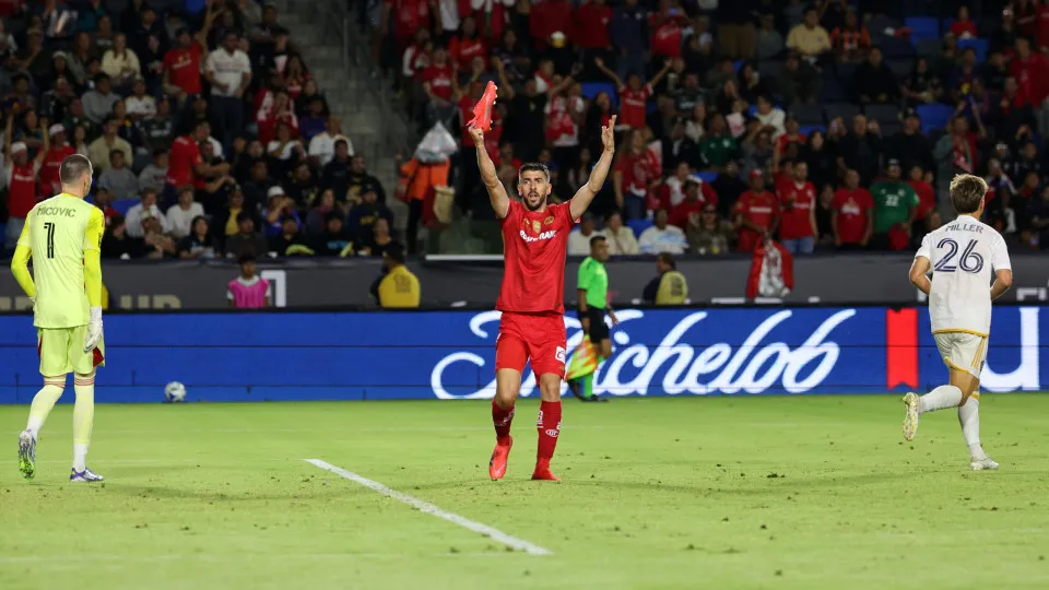 VAR trava a festa de Paulinho, mas não do Toluca na Taça dos Campeões