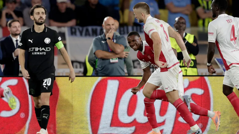 Bernardo Silva 'pica' Dier após penálti: "É conhecido por mergulhar..."