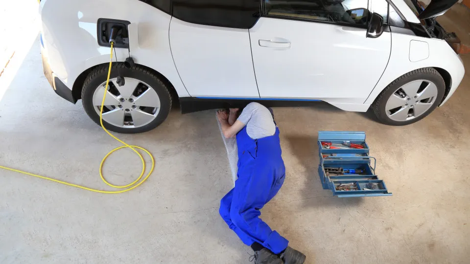 Inspeção de carros elétricos também é obrigatória. Conheça as diferenças