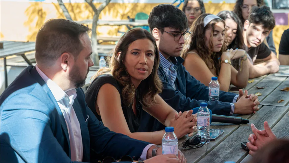 Populismo cresce porque políticos não trazem "soluções" para os problemas