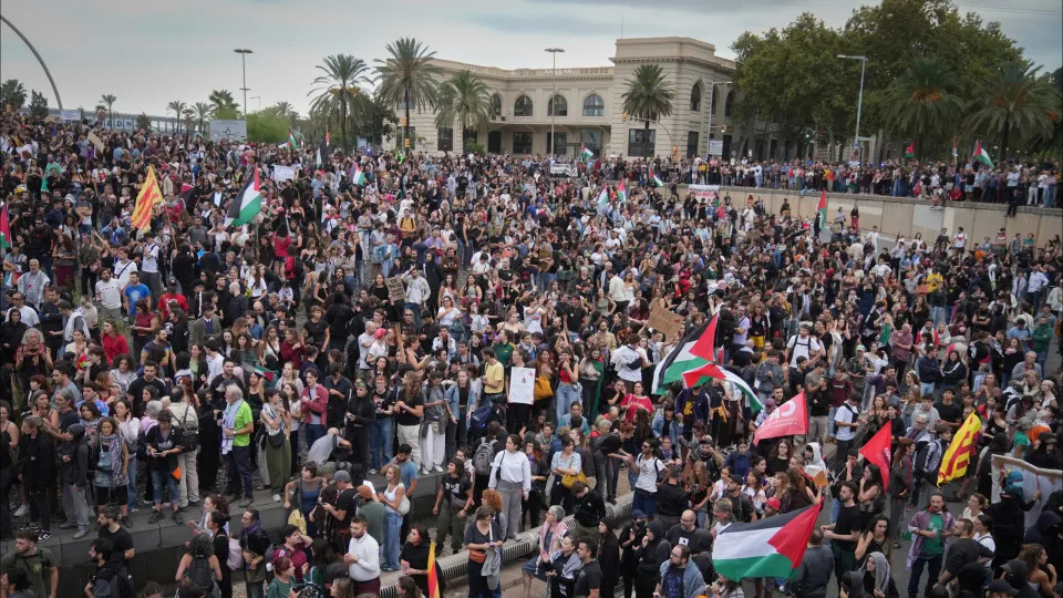 Dezenas de milhares de pessoas em manifestações em Espanha