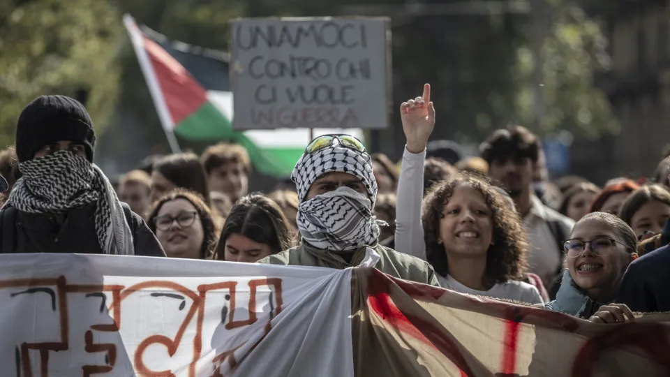 Um milhão protesta em Itália em greve geral a favor de flotilha