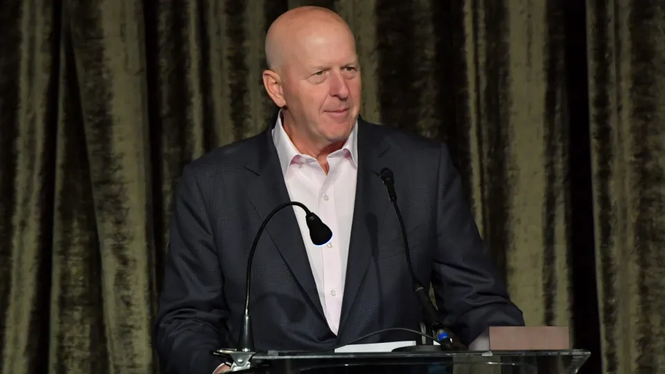 CEO do Goldman Sachs está otimista mas alerta sobre valorização da IA