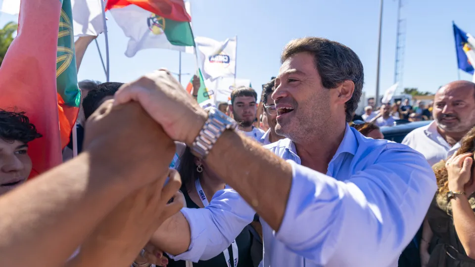Ventura acusa PSD de falar em Orçamento por "medo de perder autarquias"