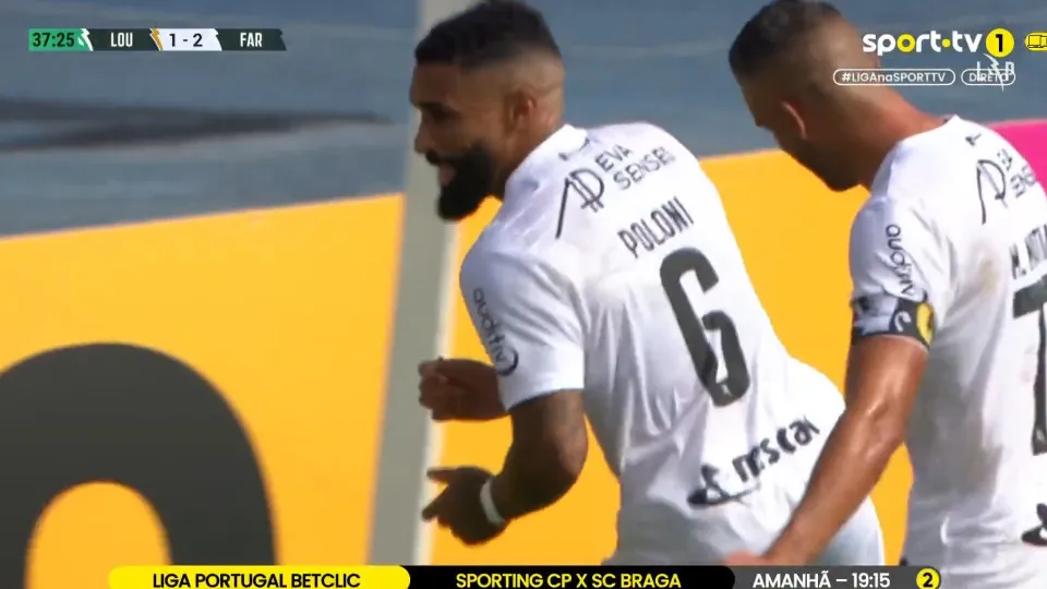 O golo de Poloni que valeu a vitória do Farense em Vila Nova de Gaia