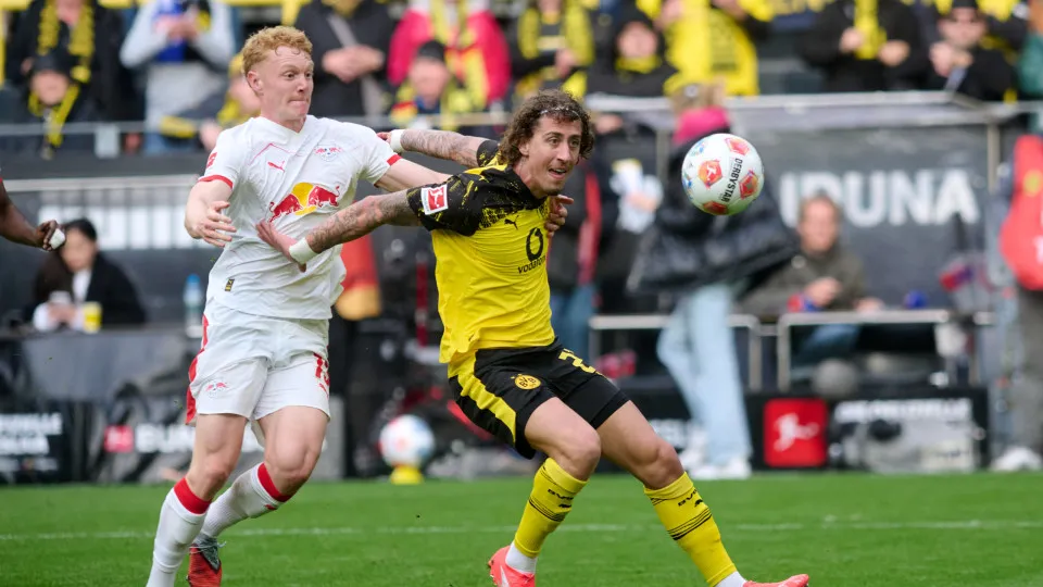 Dortmund e Leipzig empatam e podem ver Bayern fugir ainda mais no trono