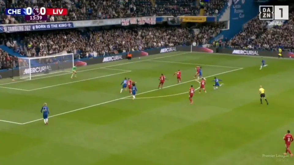 Este golaço de Caicedo deu vantagem ao Chelsea frente ao Liverpool