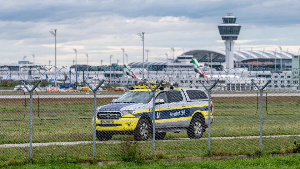 Aeroporto de Munique reabriu após segunda paragem devido a 'drones'