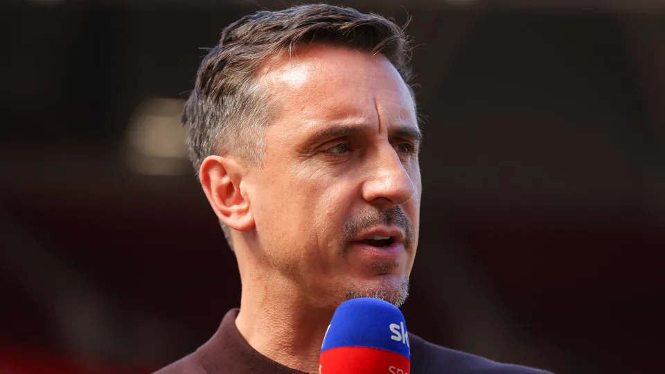 Gary Neville 'atira-se' a Ruben Amorim: "Pior coisa que pode fazer"