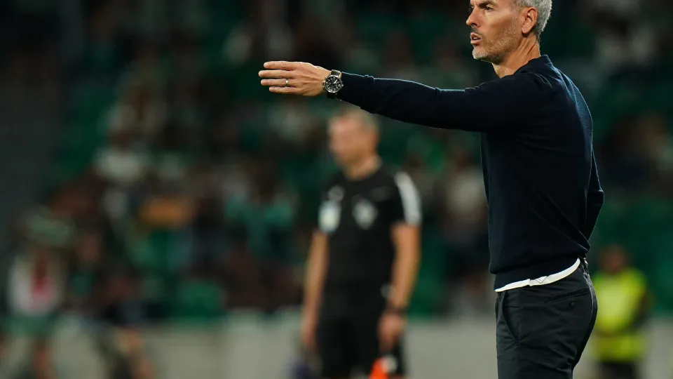 Carlos Vincens ataca arbitragem: "Há um penálti que já tinha existido..."