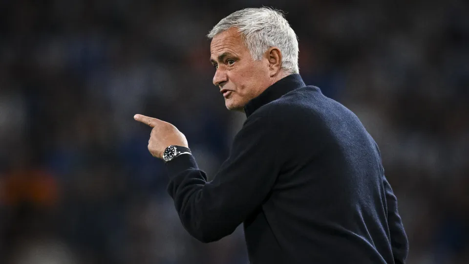 Mourinho 'coloca' pressão em Martínez: "Ambição de sermos campeões"