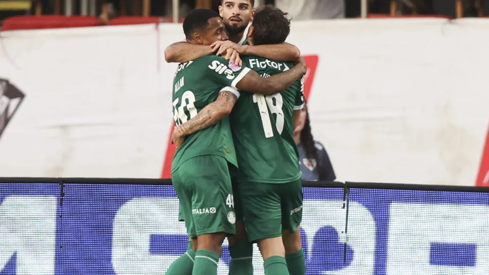 Palmeiras e Abel Ferreira vencem dérbi de São Paulo com reviravolta épica