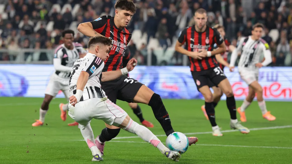 AC Milan empata com Juventus a zero e perde liderança da Serie A
